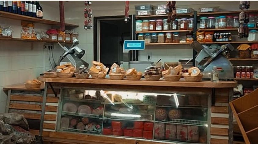 AUTOSERVICIO "LA CUYANA"